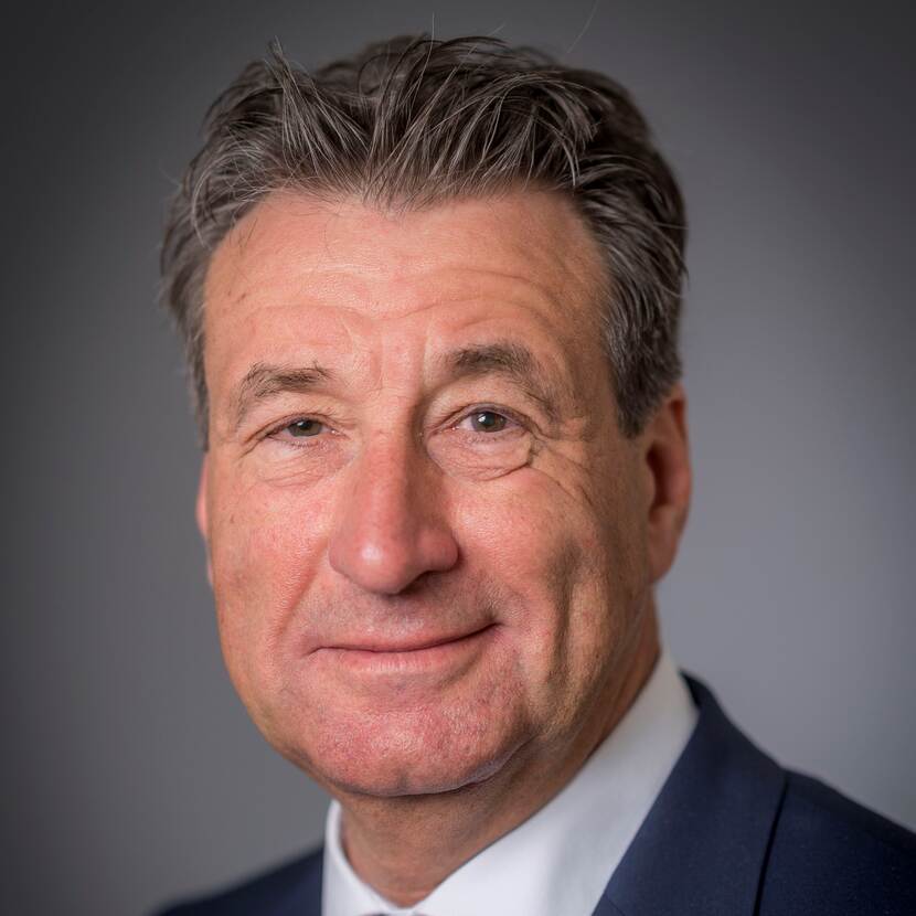 Adri de Bruijn, Lid